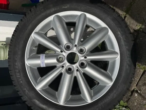 Mini Cooper SE Classic - Komplett Winterreifen-Satz zu verkaufen Bild 3