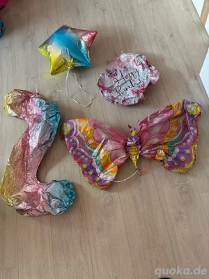 verschiedene Folieluftballons zu verschenken