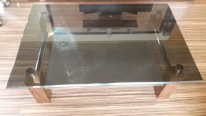 Wohnzimmertisch in Kernnussbaum mit Glasplatte