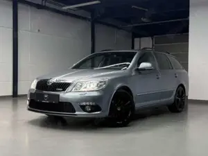 Skoda Octavia Combi RS 1.HD/SHZ/TÜV SERV NEU/XENON/AHK
