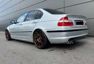 BMW 330 330i