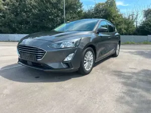 Ford Focus Lim Titanium RFK SPUR LED NAVI SEHR SAUBER