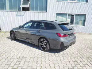 BMW 320 d Touring xDrive Aut.*M Sp*AHK*HiFi*Sthzg*ACC Bild 4