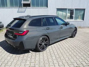 BMW 320 d Touring xDrive Aut.*M Sp*AHK*HiFi*Sthzg*ACC Bild 3