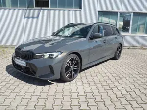 BMW 320 d Touring xDrive Aut.*M Sp*AHK*HiFi*Sthzg*ACC Bild 2