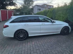 Mercedes-Benz C 220 d T 9G-TRONIC AMG Line