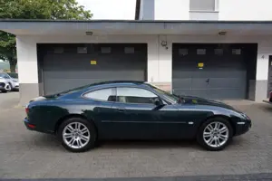 Jaguar XK8 XK8 4.2 Coupe Aut. KLIMA+LEDER+NAVI+PDC+ALU+XENON Bild 2
