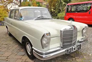 Mercedes-Benz 220 220 SEB Limousine W111 Sechszylinder 120 PS