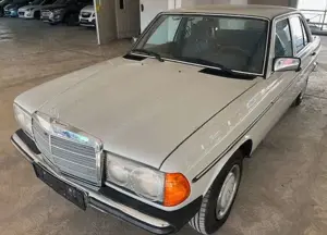 Mercedes-Benz 230