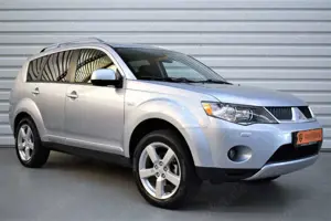 Mitsubishi Outlander 2.4 Intense+1.Hand+Keyless+7-Sitzer