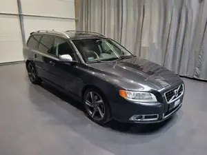 Volvo V70 D5 Edition R-Design *Leder| Navi| Xenon* Bild 3