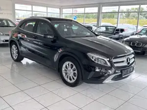 Mercedes-Benz GLA 180 CDI+Automatik+Panorama+Kamera+8xBereift