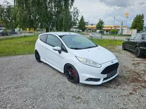 Ford Fiesta 1.6 EcoBoost mit Leder-Sport-Paket ST