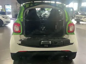 smart forTwo coupe EQ Automatik **Navi*Panorama*Temp** Bild 5