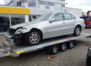 Mercedes-Benz E 240 Elegance Comand Bi-Xenon PTC  mit TÜV (Schaden)