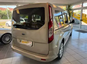 Ford Grand Tourneo Bild 4