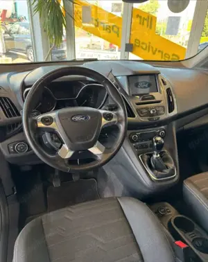 Ford Grand Tourneo Bild 5