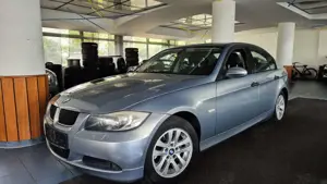 BMW 320 i/AHK/Xenon/Klimaaut/Sportsitze/TÜV 11/2026