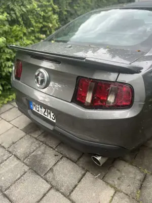 Ford Mustang V6, Gasanlage, SVT Felgen, Sportfahrwerk Bild 3