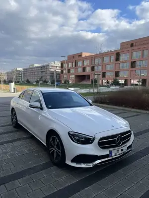 Mercedes-Benz E 220 d 9G-TRONIC Avantgarde Bild 2