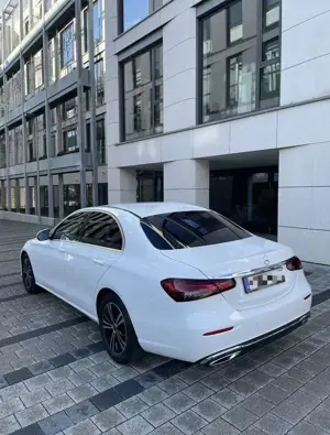Mercedes-Benz E 220 d 9G-TRONIC Avantgarde Bild 3