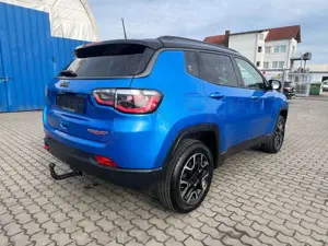 Jeep Compass Trailhawk 4WD Automatik Bild 3