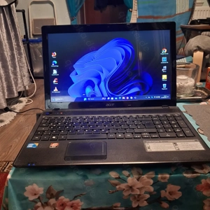 Laptop Asus mit Windows 11