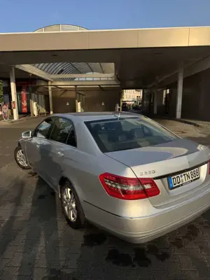 Mercedes-Benz E 220 CDI Automatik Avantgarde DPF Bild 4