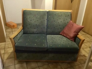 4-teilige Sitzgarnitur mit einem 2-er Sofa und 2 Sesseln auf Rollen