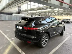 Jaguar F-Pace 30d AWD R-Sport Bild 4