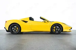 Ferrari F8 Spider FERRARI SINGEN Bild 4