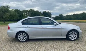 BMW 320 320i Bild 3