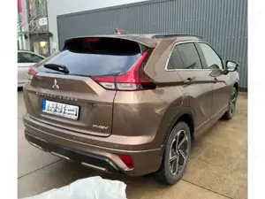 Mitsubishi Eclipse Cross Plus Select Black Hybrid 4WD 2.4 MIVEC PHEV Sport Bild 3