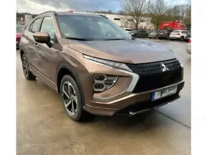 Mitsubishi Eclipse Cross Plus Select Black Hybrid 4WD 2.4 MIVEC PHEV Sport Bild 2