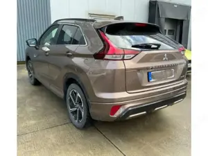 Mitsubishi Eclipse Cross Plus Select Black Hybrid 4WD 2.4 MIVEC PHEV Sport Bild 4