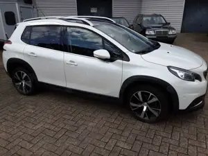 Peugeot 2008 Allure Leder Navi Panorama Kamera