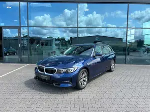 BMW 320 d SportLine Autom. LED AHK Navi HUD Pano 17"