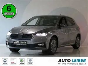 Skoda Fabia 1.0 TSI Tour Cam/VC/CarPlay Bluetooth Navi