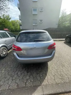 Peugeot 308 SW 130 e-THP Stop  Start Allure Bild 2