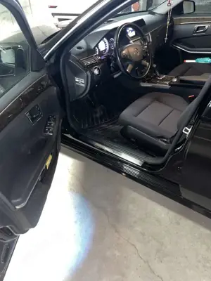 Mercedes-Benz E 220 T CDI DPF BlueEFFICIENCY Automatik Bild 3