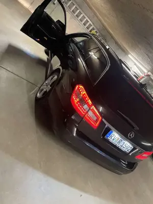 Mercedes-Benz E 220 T CDI DPF BlueEFFICIENCY Automatik Bild 2