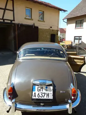 Daimler Other V8 250