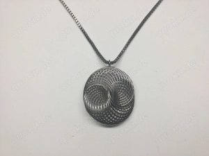 Halskette mit aufwändigem Anhänger Bild 2
