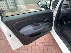 Fiat Grande Punto 1.4 16V Dynamic aus 1.Hand+Scheckheft Bild 4