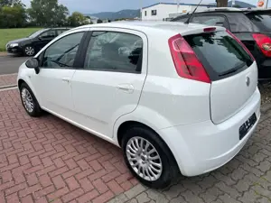 Fiat Grande Punto 1.4 16V Dynamic aus 1.Hand+Scheckheft Bild 2