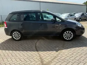 Opel Zafira B Family*7SITZER*NAVI*PDC*KLIMAAUTOMATIK Bild 4