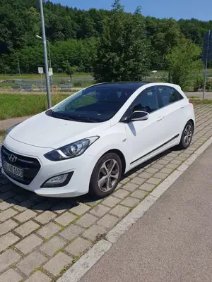 Hyundai i30 blue 1.6 CRDi DCT Trend