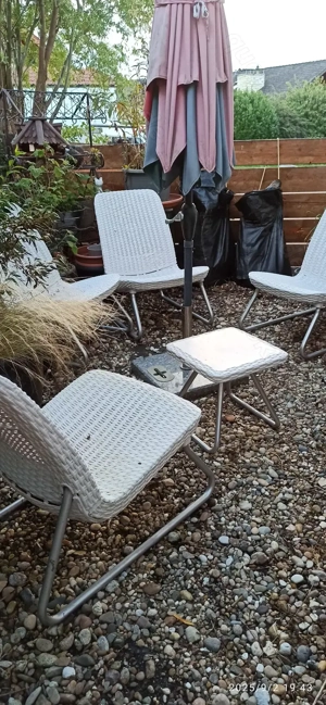 4 Gartenstühle + Tisch im Set