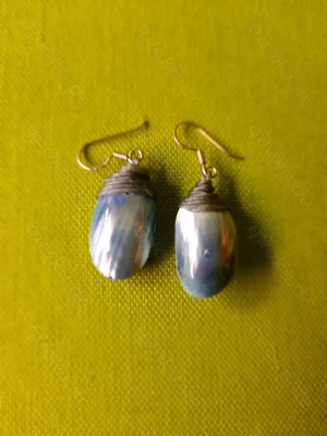 Schmuck: Ohrringe aus echten Muscheln  in schillerndem Blau-Grau mit 925 Silberhaken