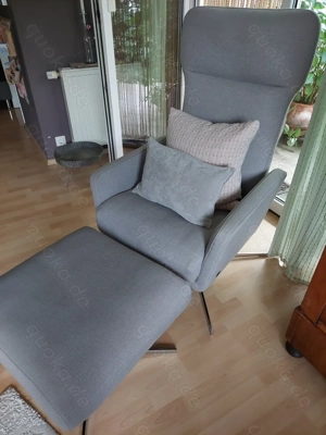 Bequemer und sehr gut erhaltener Stuhl mit Hocker